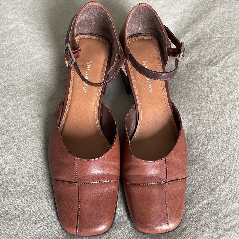Naturalizer leather block heel shoes